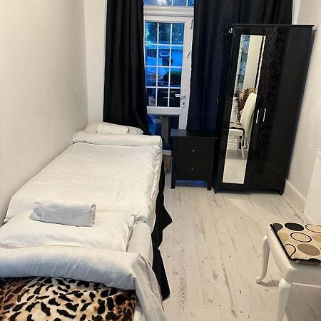 Happy Hours Home Stay Лондон Экстерьер фото