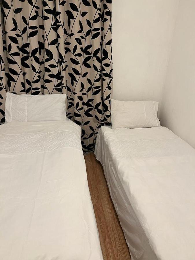 Happy Hours Home Stay Лондон Экстерьер фото